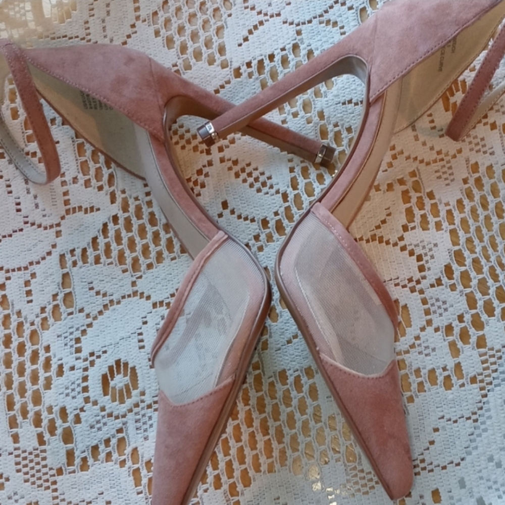 Kenneth Cole New York Riley 110 2 piece swirl heel Size 9